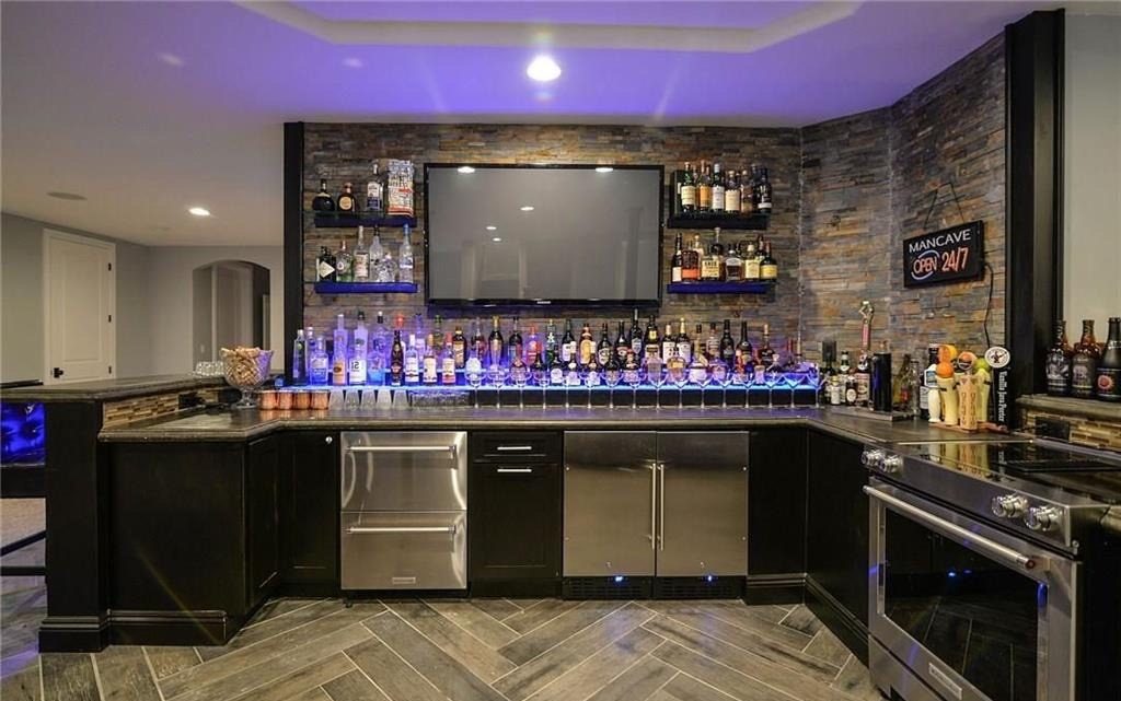 Finished basement wet bar with stone surround and integrated lighting, by Mount Vernon Construction